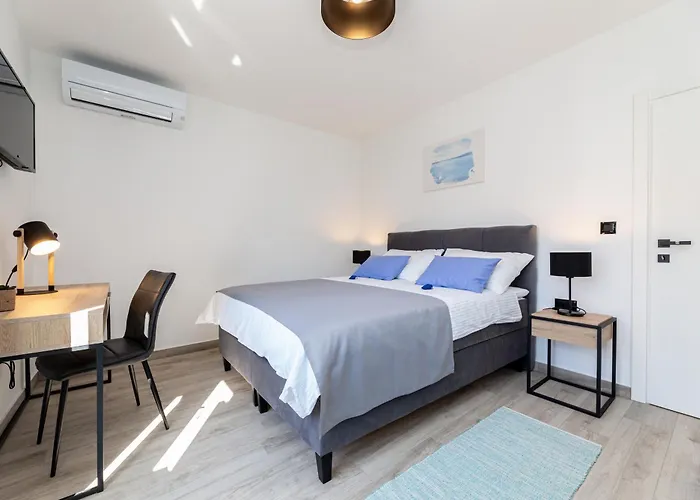 Apartamento With Parking Spaces Baska, Krk - 19538 Baška